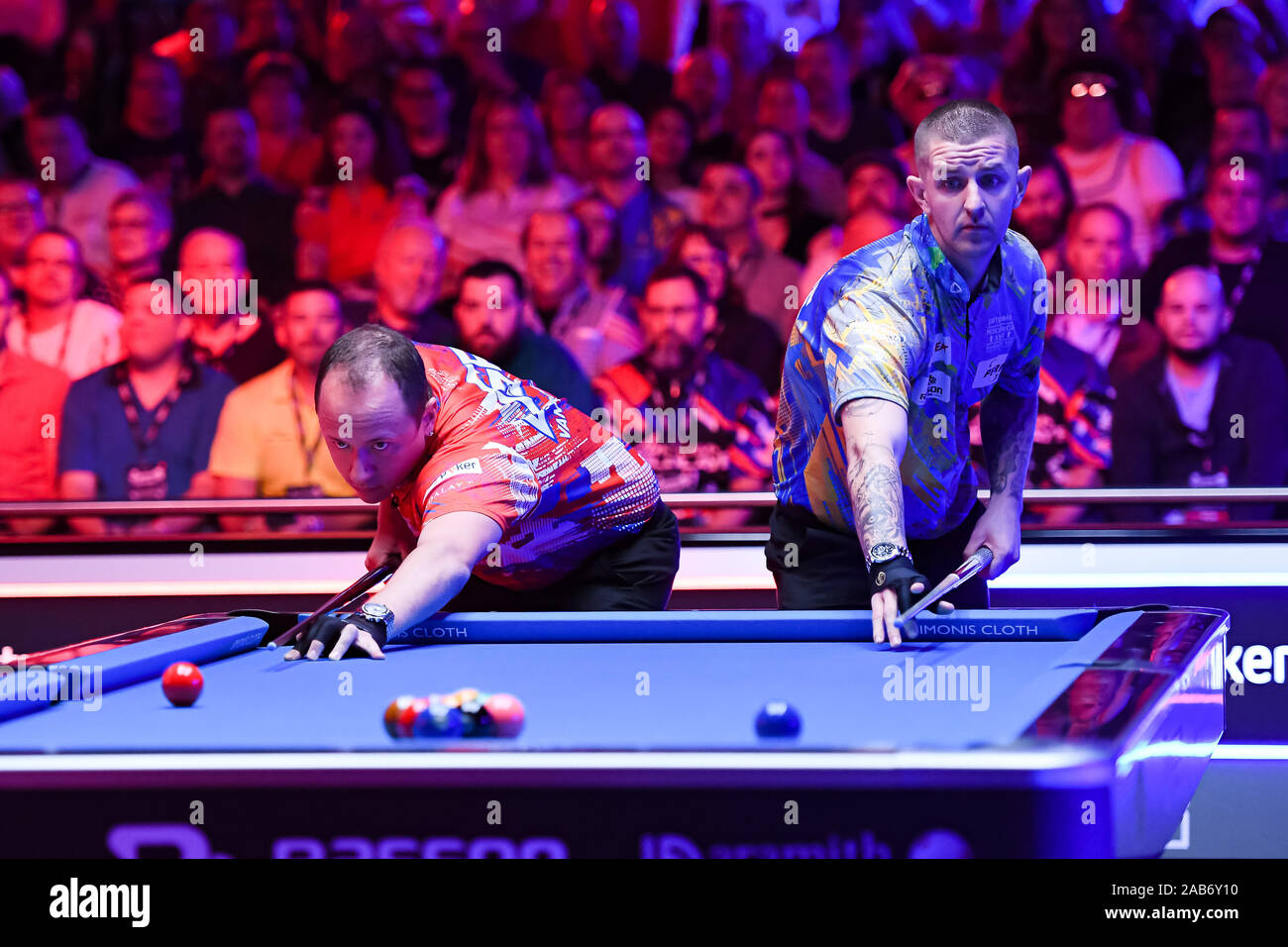 LAS VEGAS, USA. 25 Nov, 2019. Jayson zeigen (rechts) und Scham van Boening (links) während des Tages 1 Sitzung der MOSCONI CUP XXVI im Mandalay Bay am Montag, 25. November 2019 in LAS VEGAS, USA. Credit: Taka G Wu/Alamy leben Nachrichten Stockfoto