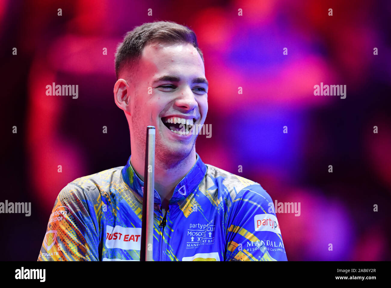 LAS VEGAS, USA. 25 Nov, 2019. Joshua Füller lachte bei Tag 1 Sitzung der MOSCONI CUP XXVI im Mandalay Bay am Montag, 25. November 2019 in LAS VEGAS, USA. Credit: Taka G Wu/Alamy leben Nachrichten Stockfoto