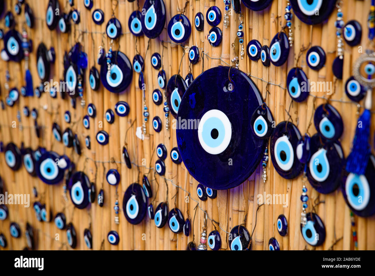 Wand mit bösen Blick (nazar), Auge-förmige Amulett eingerichtet, in der Türkei Stockfoto