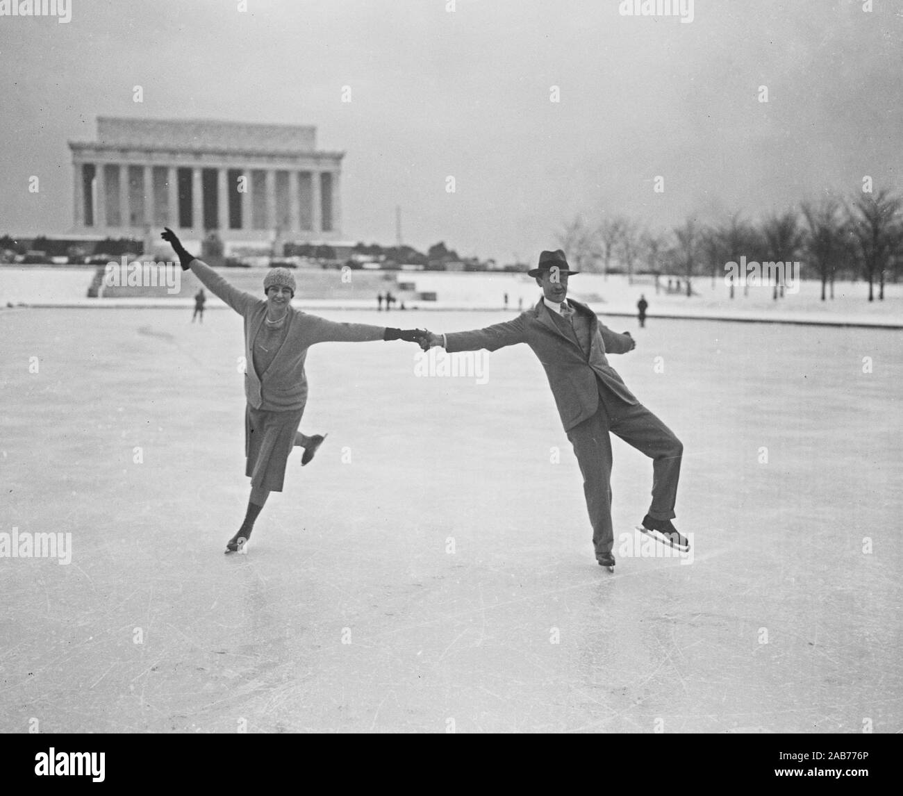 Leute Skaten in der Memorial in Washington D.C. Ca. 21. Januar 1930 Stockfoto