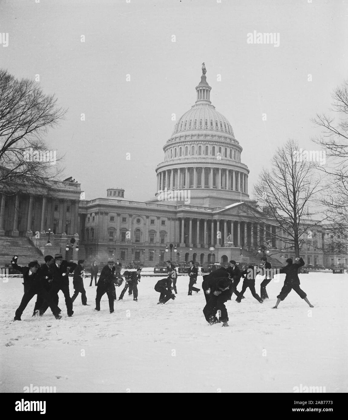 Schneeballschlacht vor U.S. Capitol Ca. Januar oder Februar 1930 Stockfoto