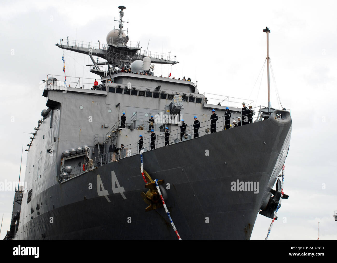 VIRGINIA BEACH, Virginia (31. 18, 2012) Die amphibische Landung dock Schiff USS Gunston Hall (LSD 44) Kehrt zum Gemeinsamen Expeditionary Base wenig Creek-Fort Geschichte. Gunston Hall wurde als Teil der Iwo Jima Amphibious Ready Gruppe zur Unterstützung der Maritime Security Operations in den USA 6 Flotte Verantwortungsbereich eingesetzt. Stockfoto