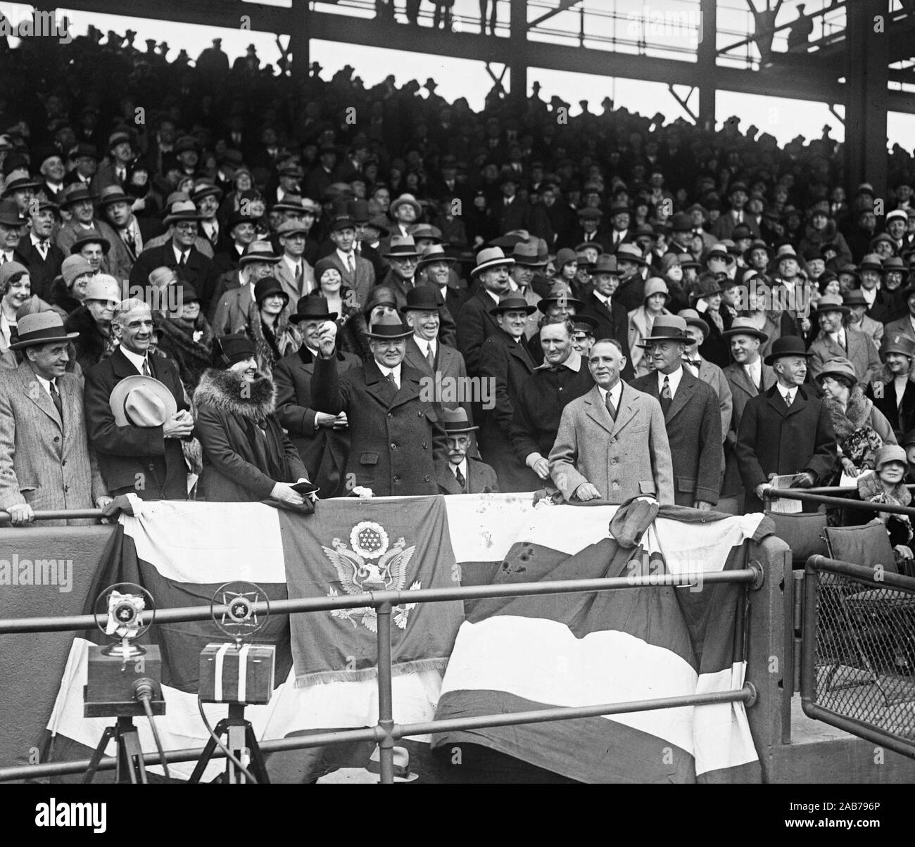 Auf dem Foto von links nach rechts: Sekretär für Landwirtschaft Arthur M. Hyde; Frau Herbert Hoover; Präsident Hoover; Finanzminister Andrew Mellon (sitzend) Sekretär des Krieges James W. Gut; Walter Johnson; und Clark Griffith Stockfoto