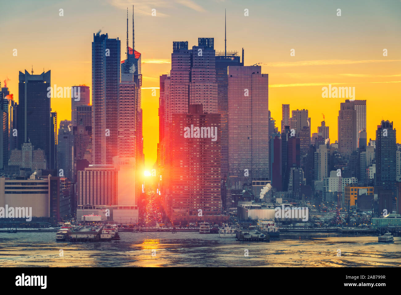 Helle Sonnenaufgang über Manhattan Stockfoto