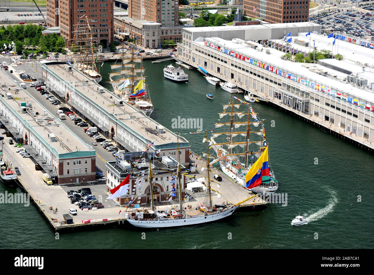(1. Juli 2012) Tall Ships in Boston in Boston Marine Woche günstig. Diese Feier ist einer von 15 Signatur Veranstaltungen in ganz Amerika in 2012 geplant. Stockfoto