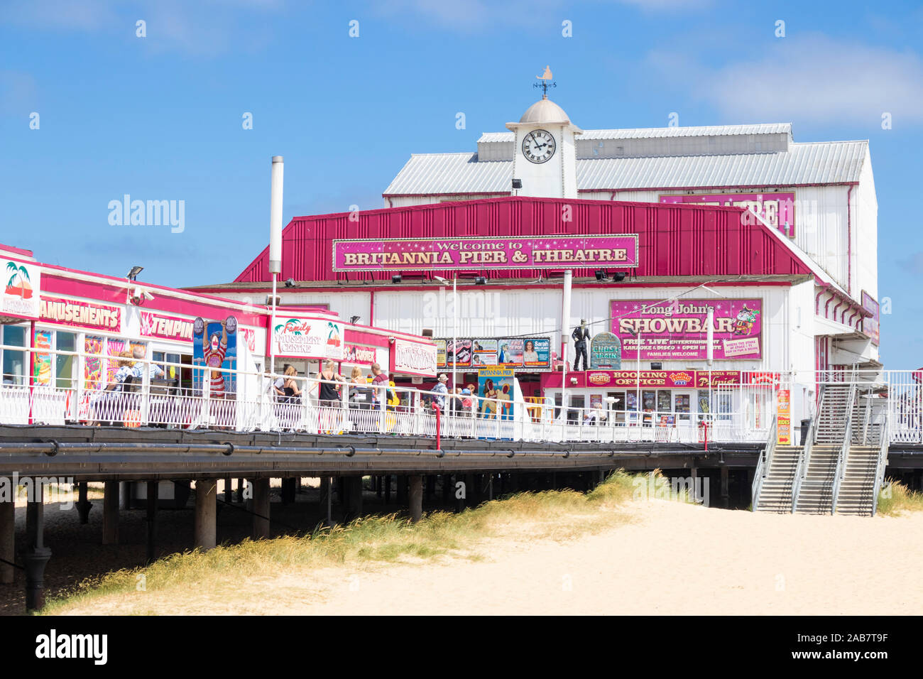 Great Yarmouth Britannia Pier und Meer Theater mit Shows, Bars, Spielhallen und Fahrten, Great Yarmouth, Norfolk, England, Vereinigtes Königreich, Europa Stockfoto