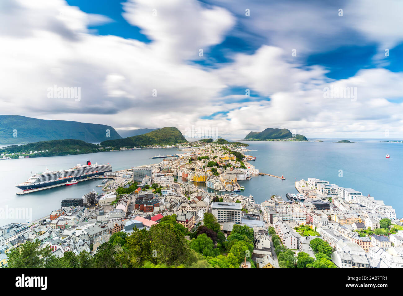 Überblick über Alesund und Ozean von Byrampen Lookout, Aksla, Mehr og Romsdal County, Norwegen, Skandinavien, Europa Stockfoto