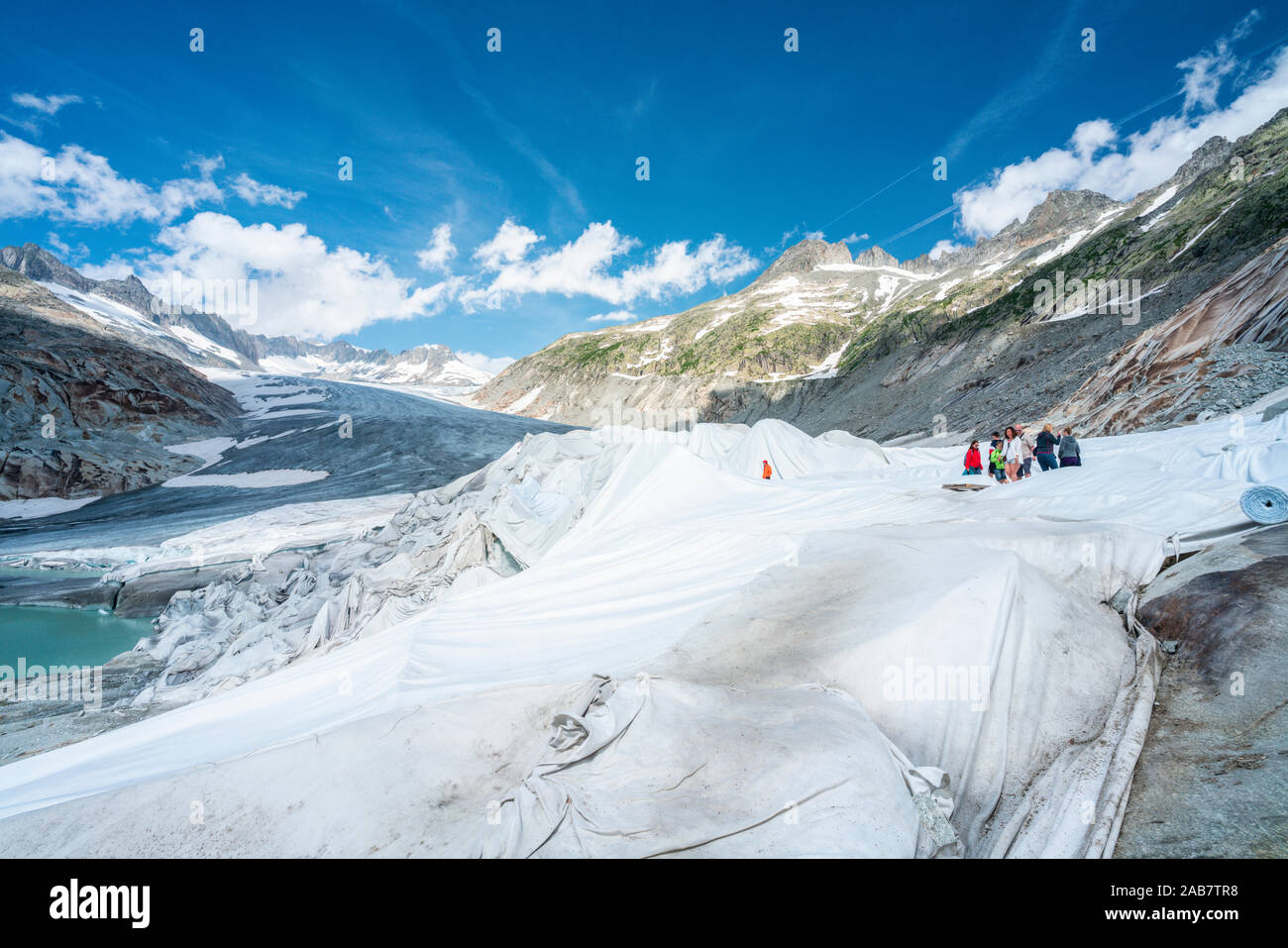 Rhone Gletscher bedeckt mit weißen Decken extreme Schmelzen durch Klimawandel, Gletsch, Kanton Wallis, Schweiz, Europa zu verhindern. Stockfoto