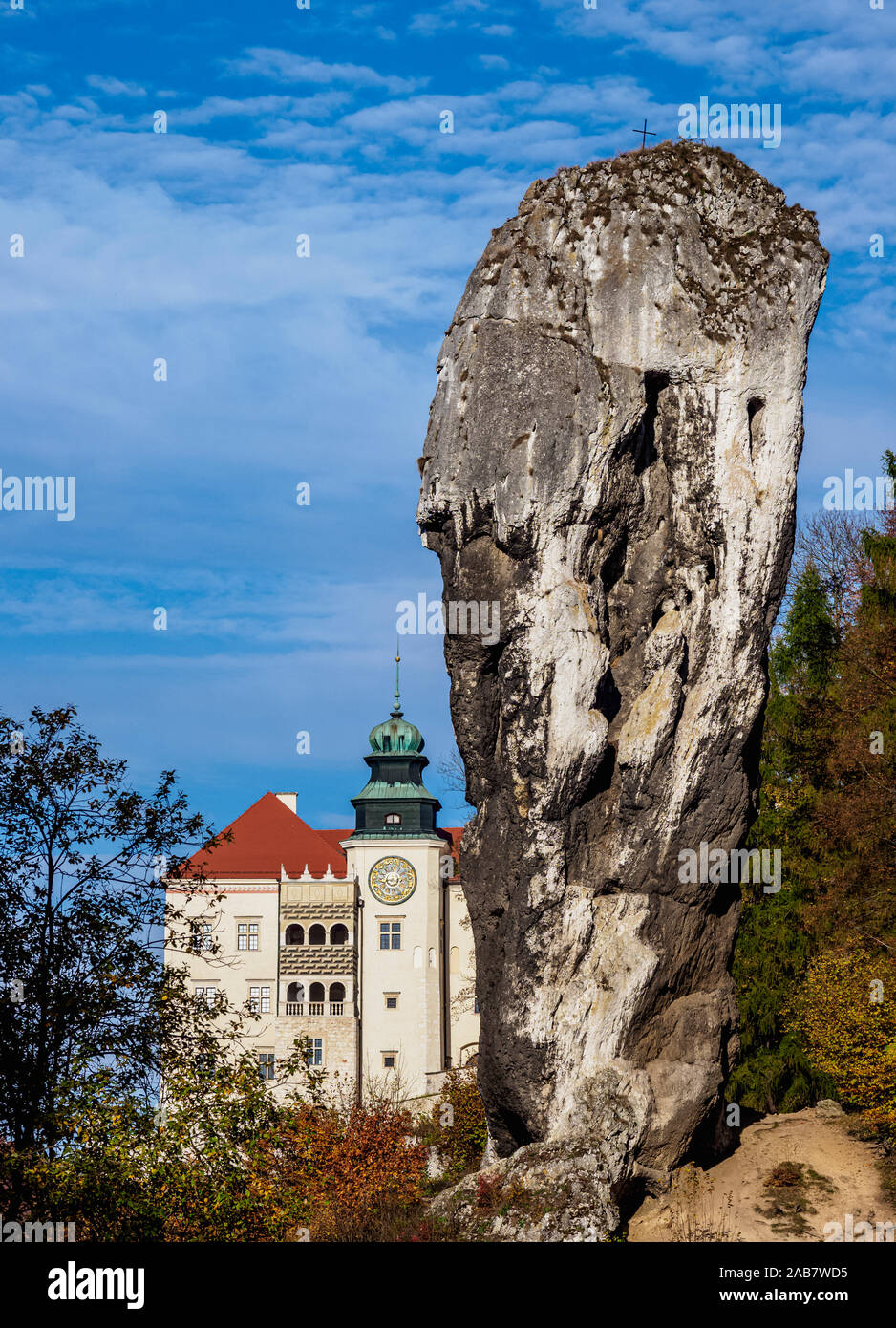 Schloss pieskowa Skala und Hercules Knüppel, Trail der Eagles' Nester, Krakow-Czestochowa Hochland, Kleinpolen, Polen, Europa Stockfoto