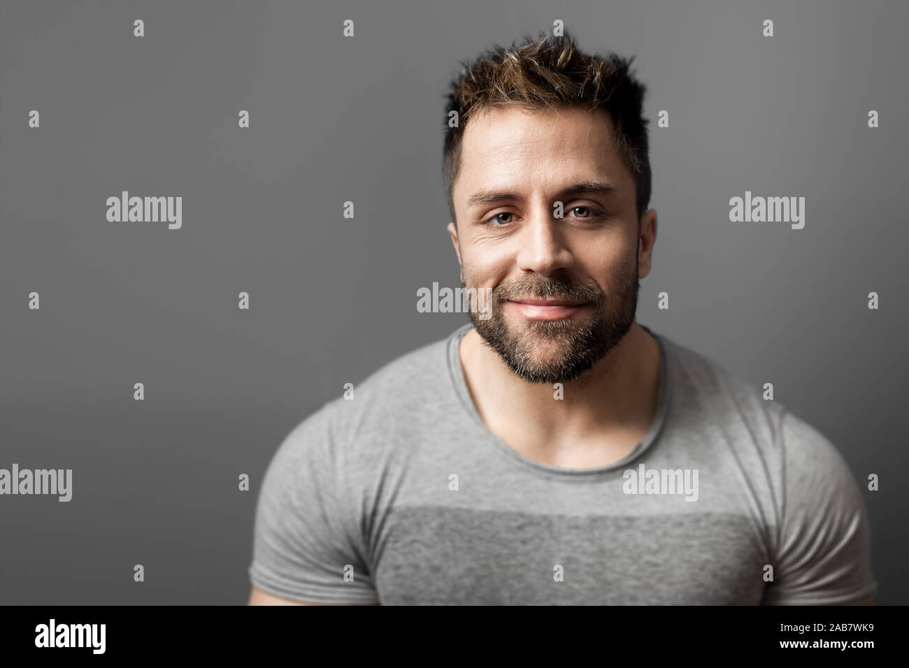 Ein sympathischer junger Mann mit Bart Stockfoto