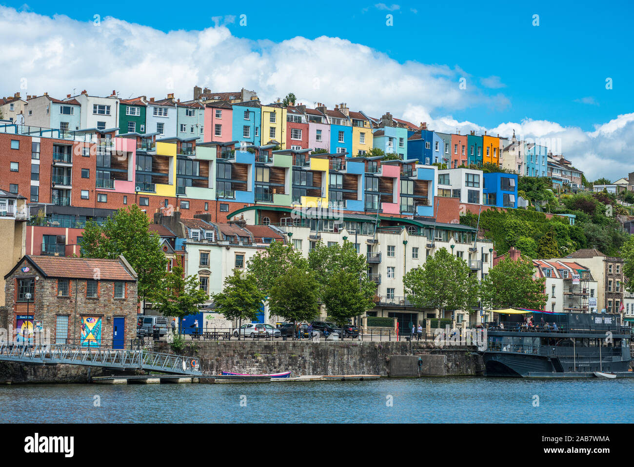 Bunte Häuser mit Blick auf den Fluss Avon an hotwells Bezirk von Bristol, Avon, England, Vereinigtes Königreich, Europa Stockfoto