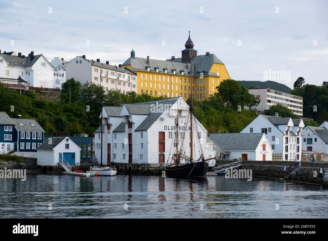 Der Küste in den Hafen von Alesund, Mehr og Romsdal, Norwegen, Skandinavien, Europa Stockfoto