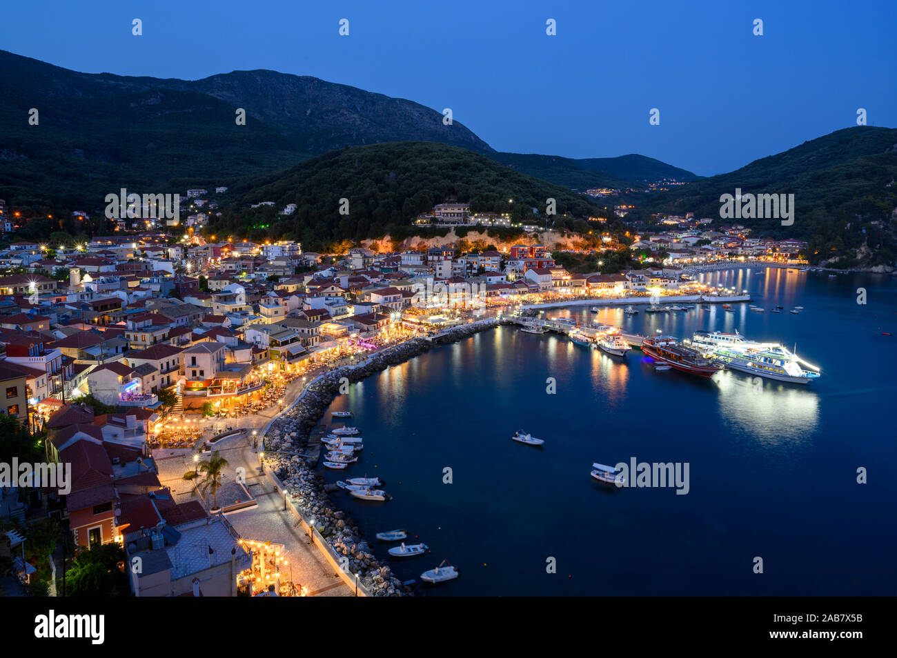 Der Ansicht der Stadt Parga nachts, Parga, Preveza, Griechenland, Europa Stockfoto