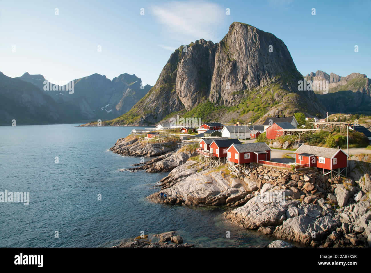 Hamnoy, wo Rorbu (Fischerhütten) nun für die Unterbringung von Touristen genutzt werden, Lofoten, Norwegen, Skandinavien, Europa Stockfoto