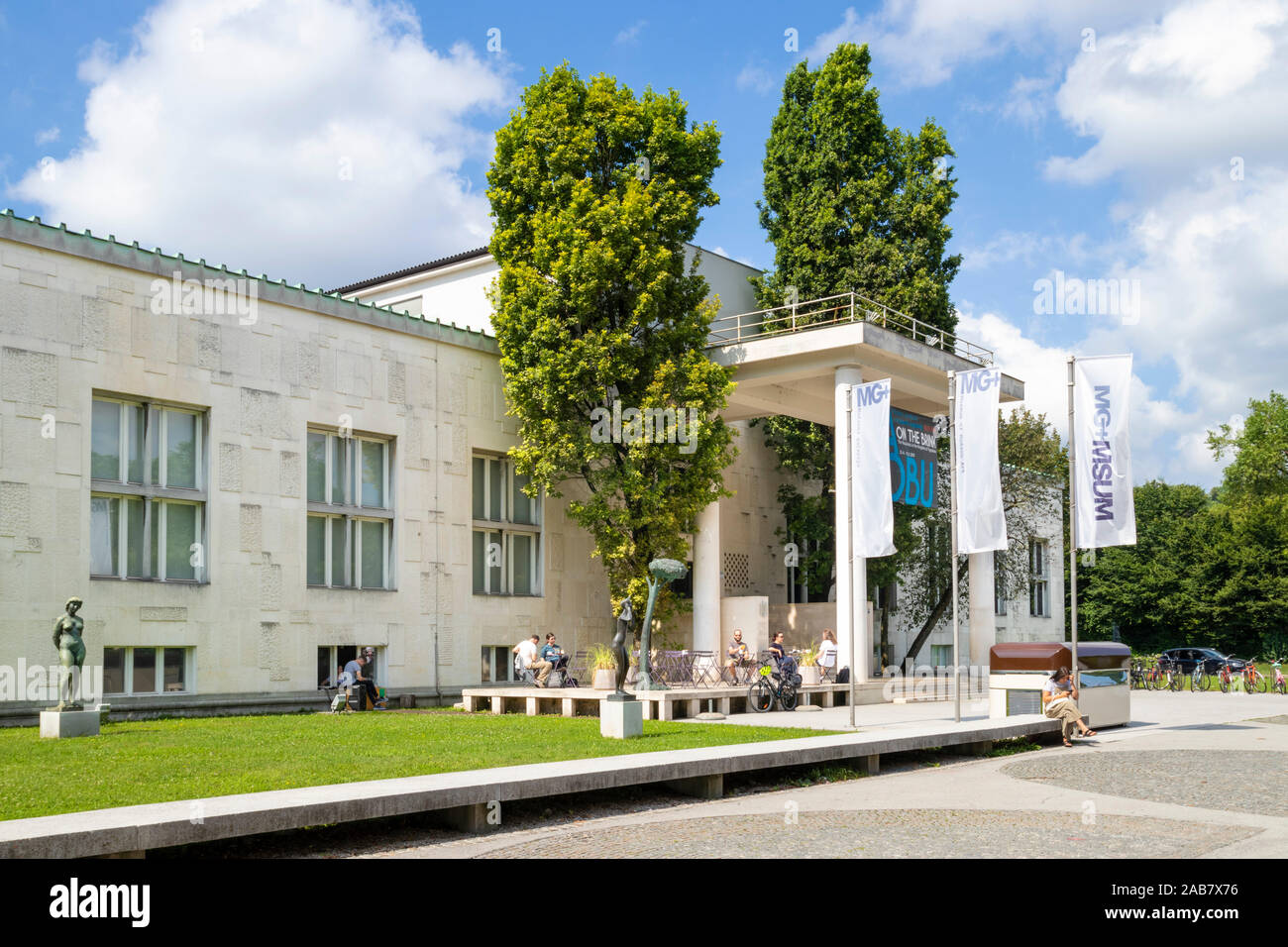 Der Eingang zum Museum für Moderne Kunst in Ljubljana, Cankarjeva Cesta, Ljubljana, Slowenien, Europa Stockfoto