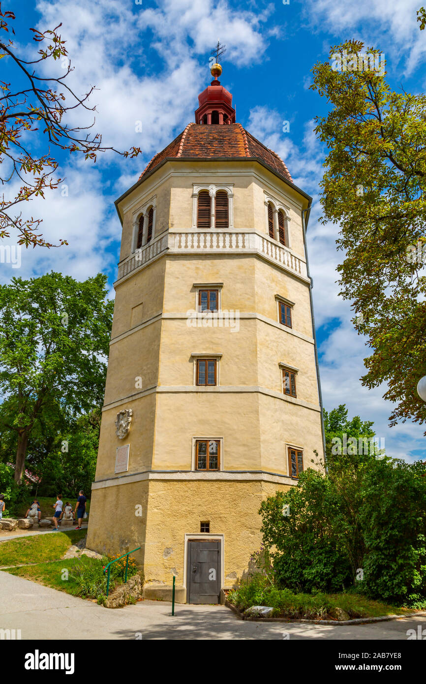 Blick auf den Glockenturm in der Nähe der Burg, Graz, Steiermark, Österreich, Europa Stockfoto
