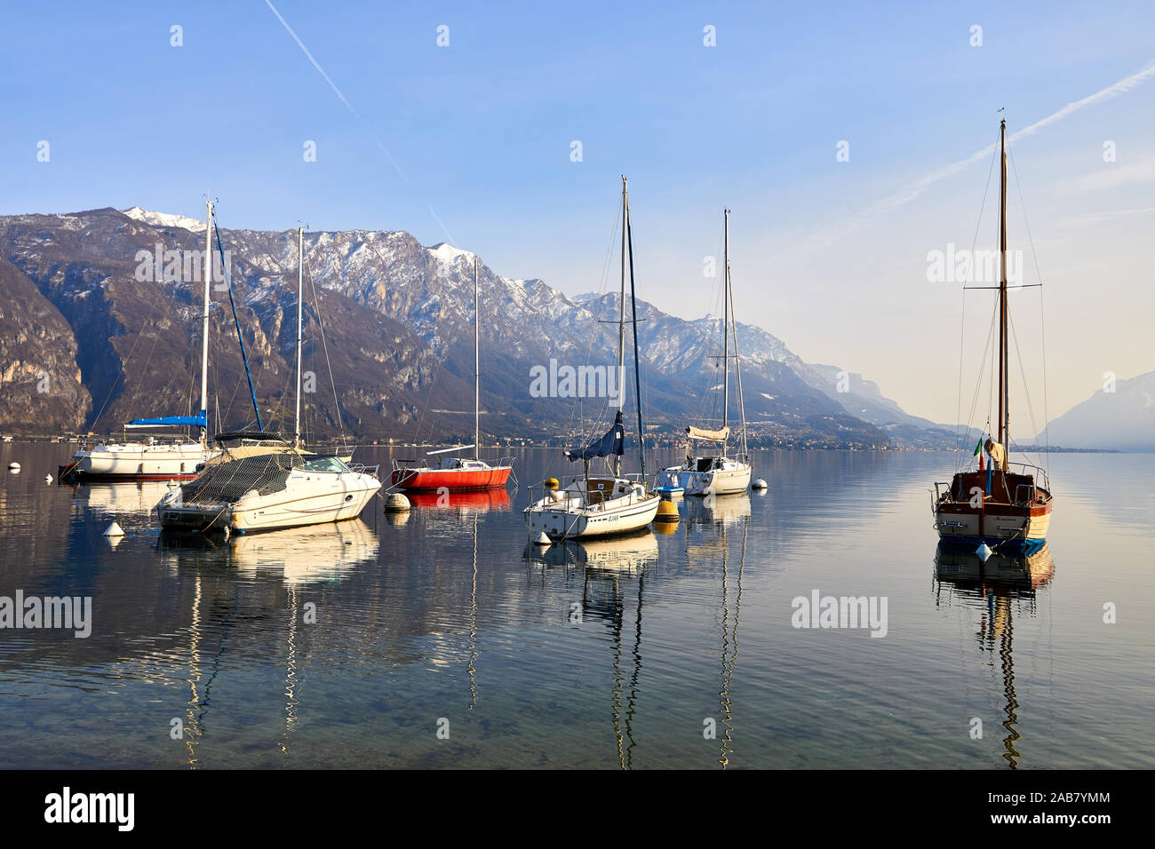 Segelboote im Hafen von Borgo di Pescallo in Bellagio, Comer See, Lombardei, Italienische Seen, Italien, Europa Stockfoto