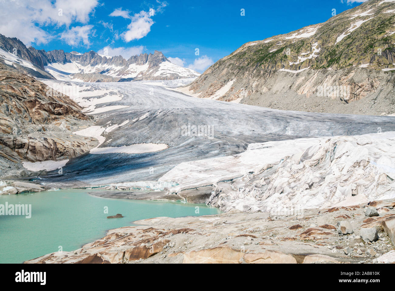 Gletschersee und Rhonegletscher teilweise durch Decken geschützt Schmelzen, Gletsch, Kanton Wallis, Schweiz, Europa zu verlangsamen Stockfoto