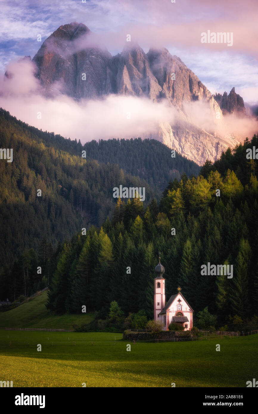 (Kirche) chiesetta di San Giovanni, Dolomiten, Italien, Europa Stockfoto