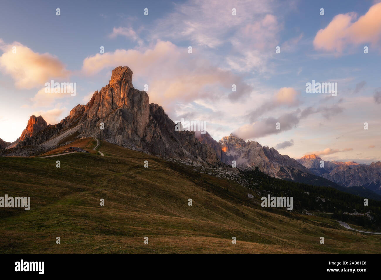 Passo Giau bei Sonnenuntergang, Belluno, Dolomiten, Italien, Europa Stockfoto