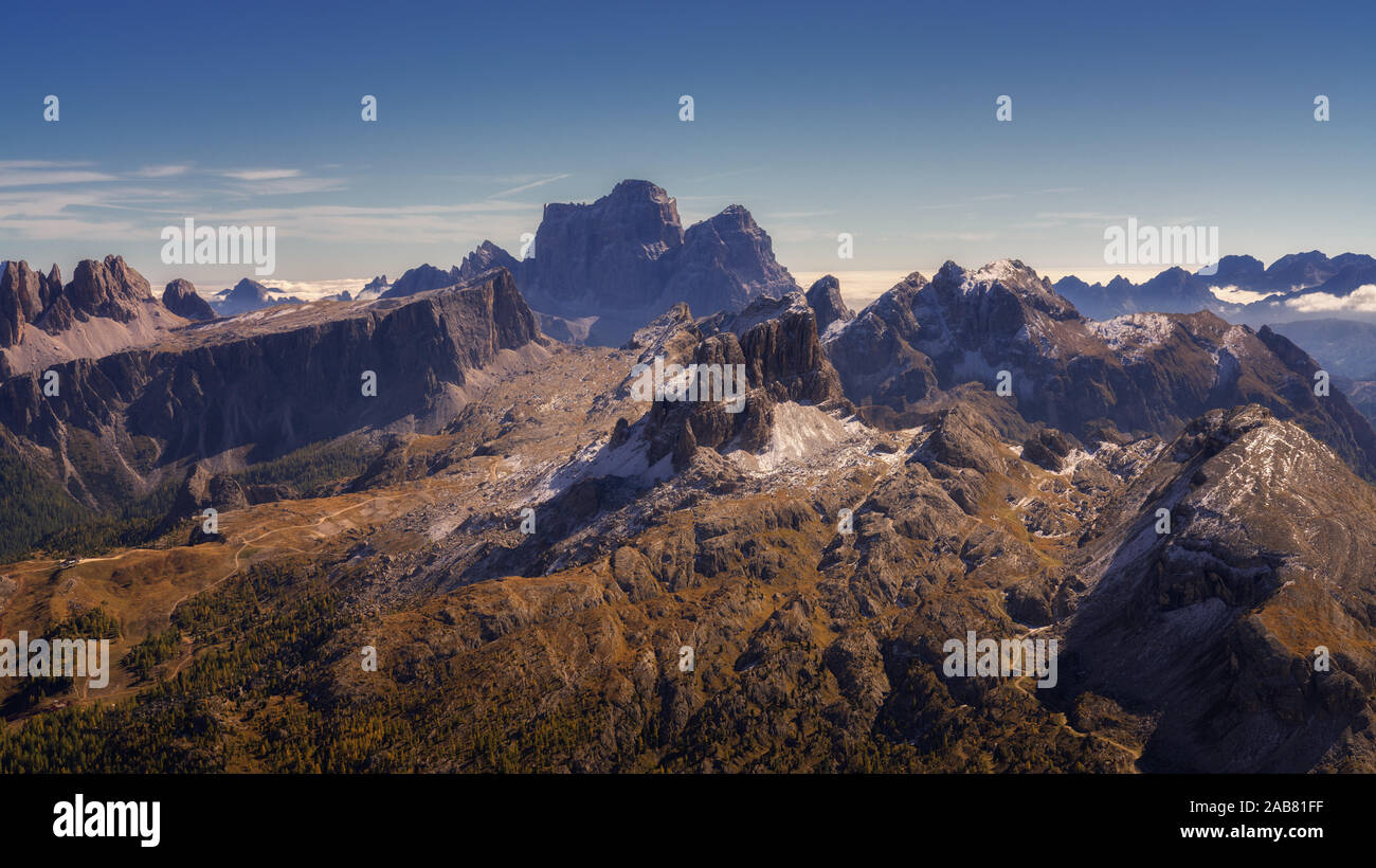 Blick auf die Dolomiten vom Gipfel des Monte Lagazuoi, Dolomiten, Italien, Europa Stockfoto