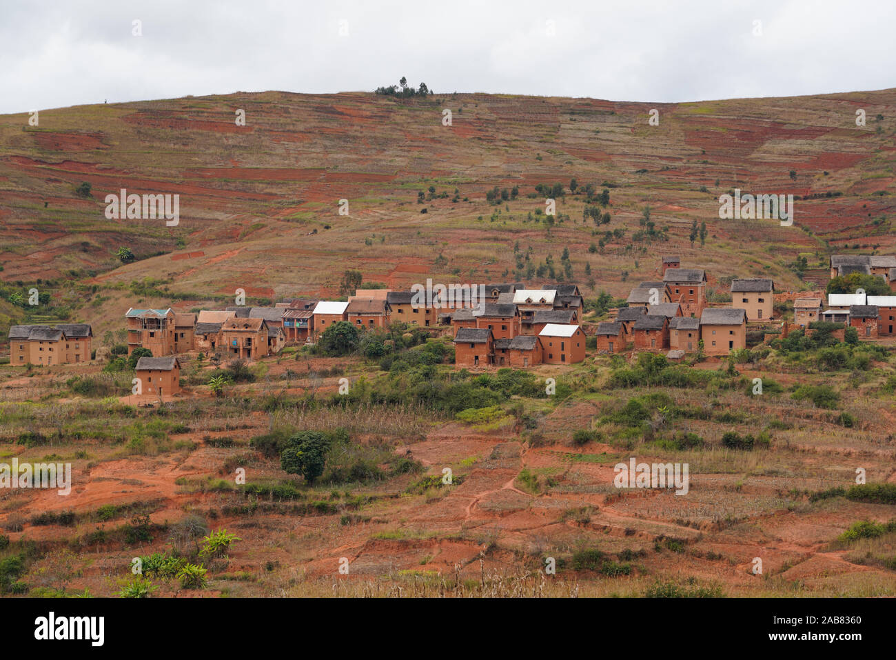 Schlamm Häuser Dorf auf der Terrasse Felder, Antsirabe, Madagaskar, Afrika Stockfoto