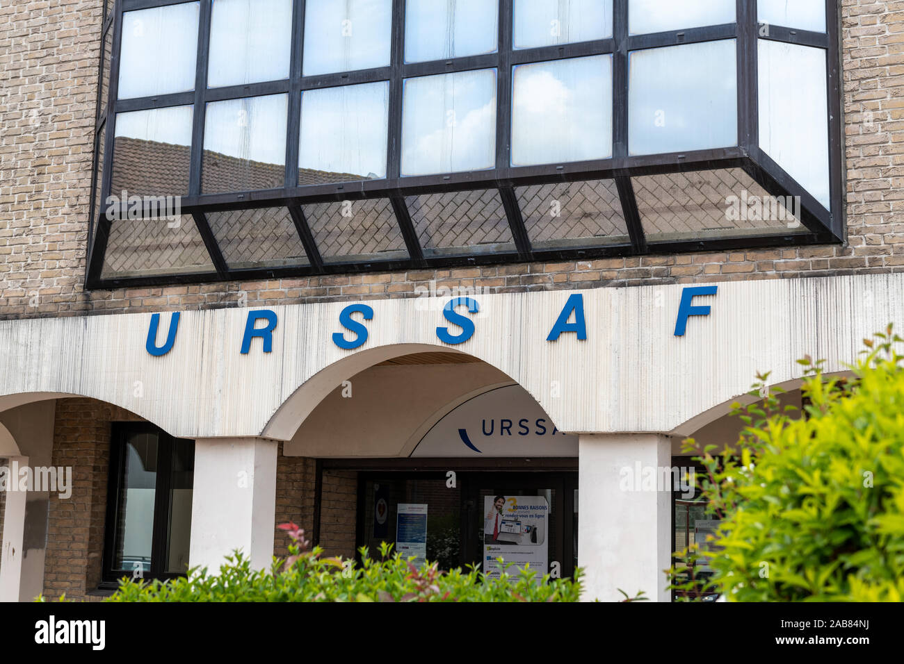 Calais, Frankreich - Mai 07, 2019: Urssaf Logo auf Gebäude, Büro Regierung Agentur sammeln Sozialabgaben Stockfoto
