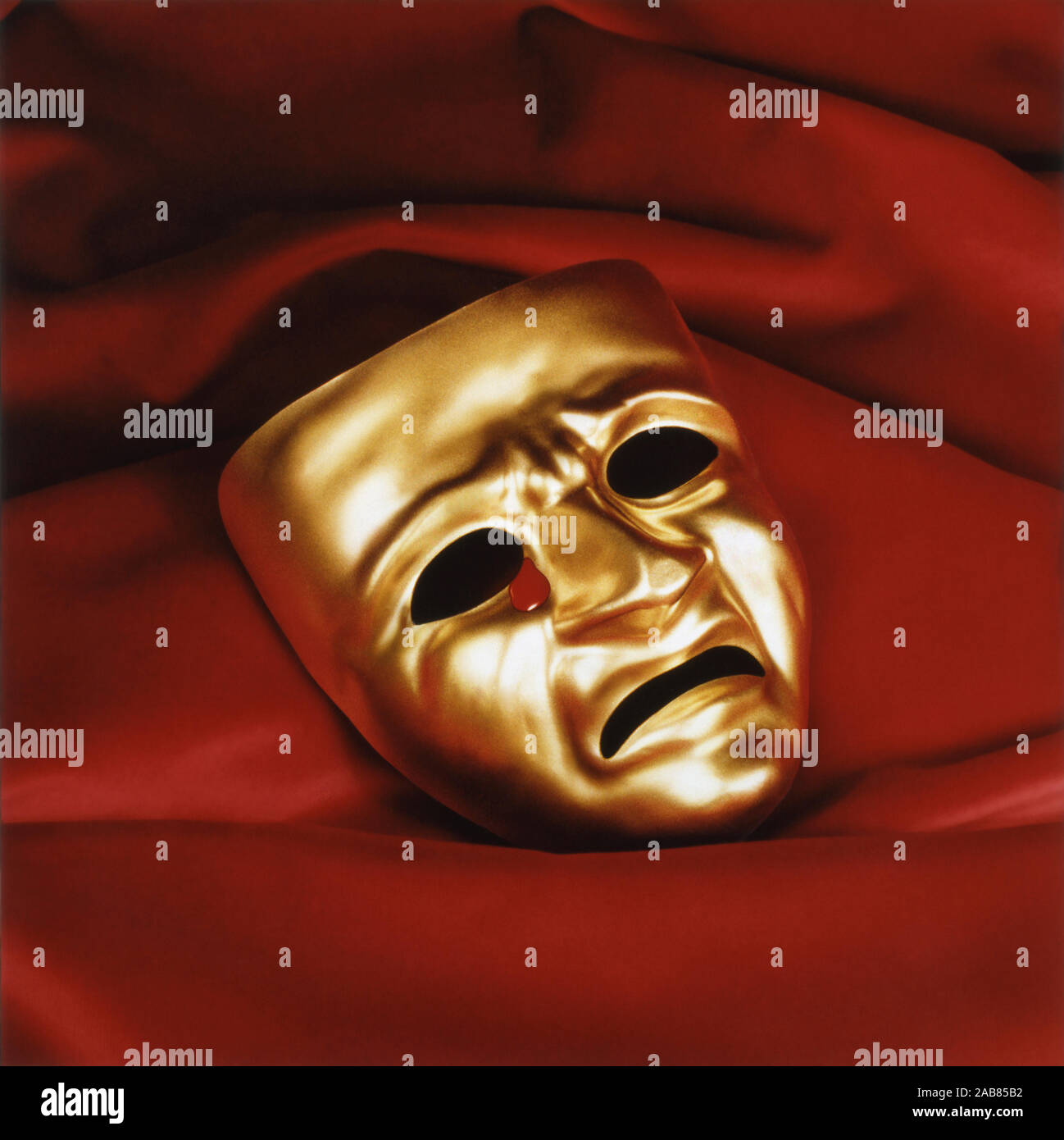 Tragödie-Maske weint Tränen aus Blut Stockfoto