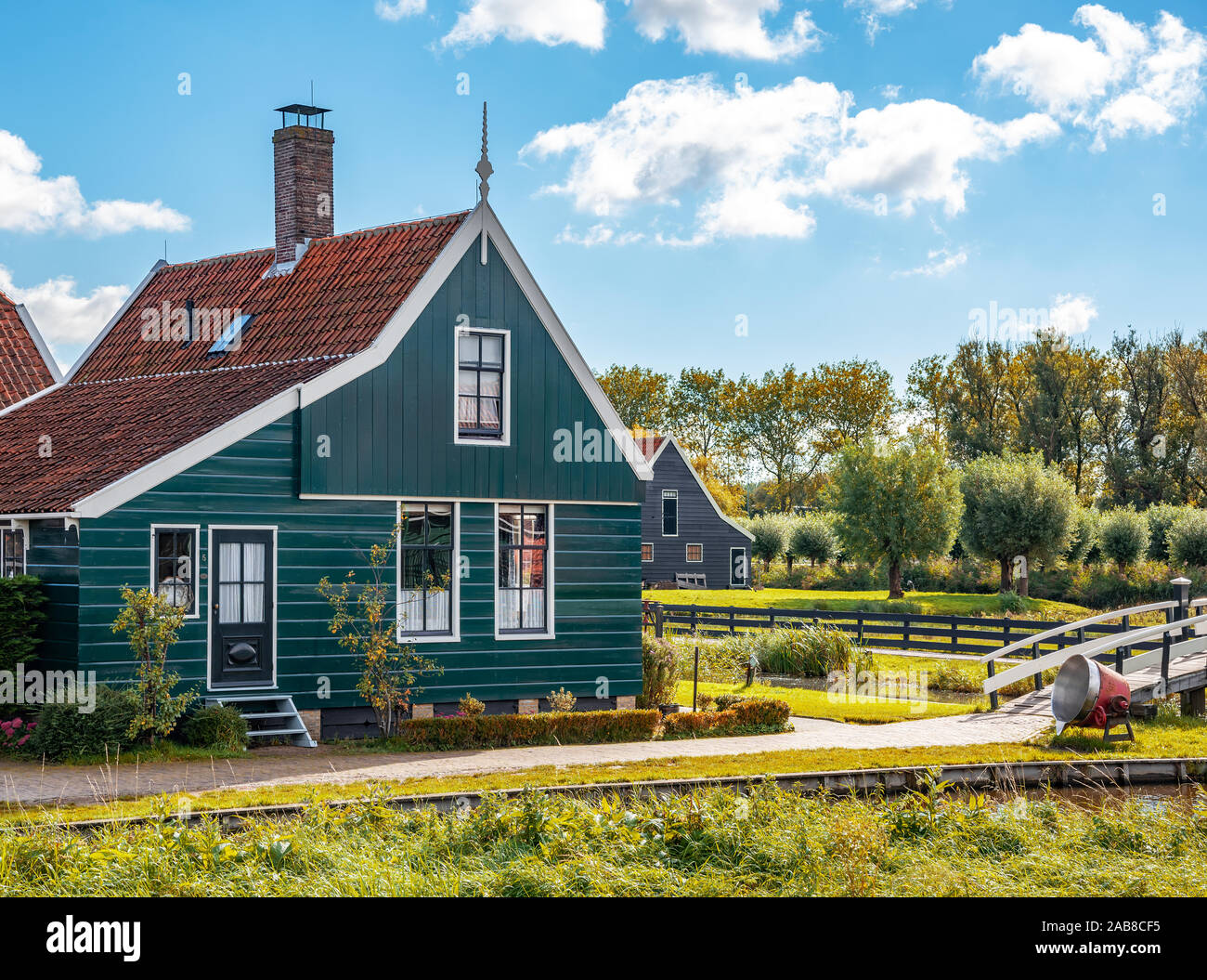 Land Holzhaus. Stockfoto