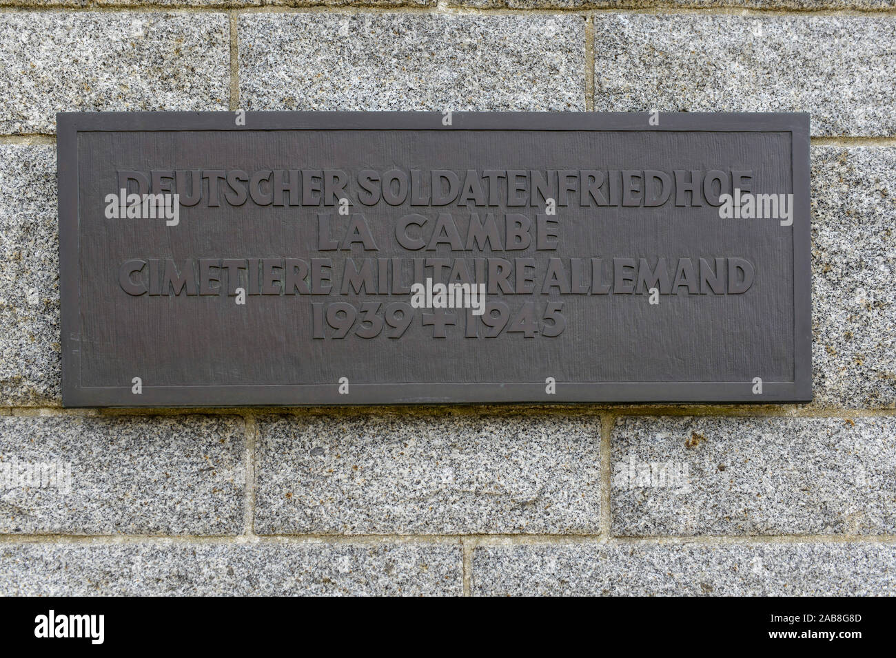 La Cambe (Normandie, Frankreich): Deutscher Soldatenfriedhof, die Häuser mehr als 21000 Stelen der deutschen Soldaten, die während der Schlacht von Keine gestorben Stockfoto