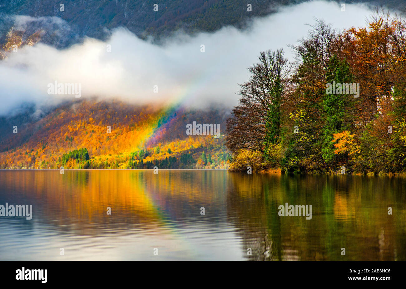 Bohinjer See im Herbst, Slowenien Stockfoto