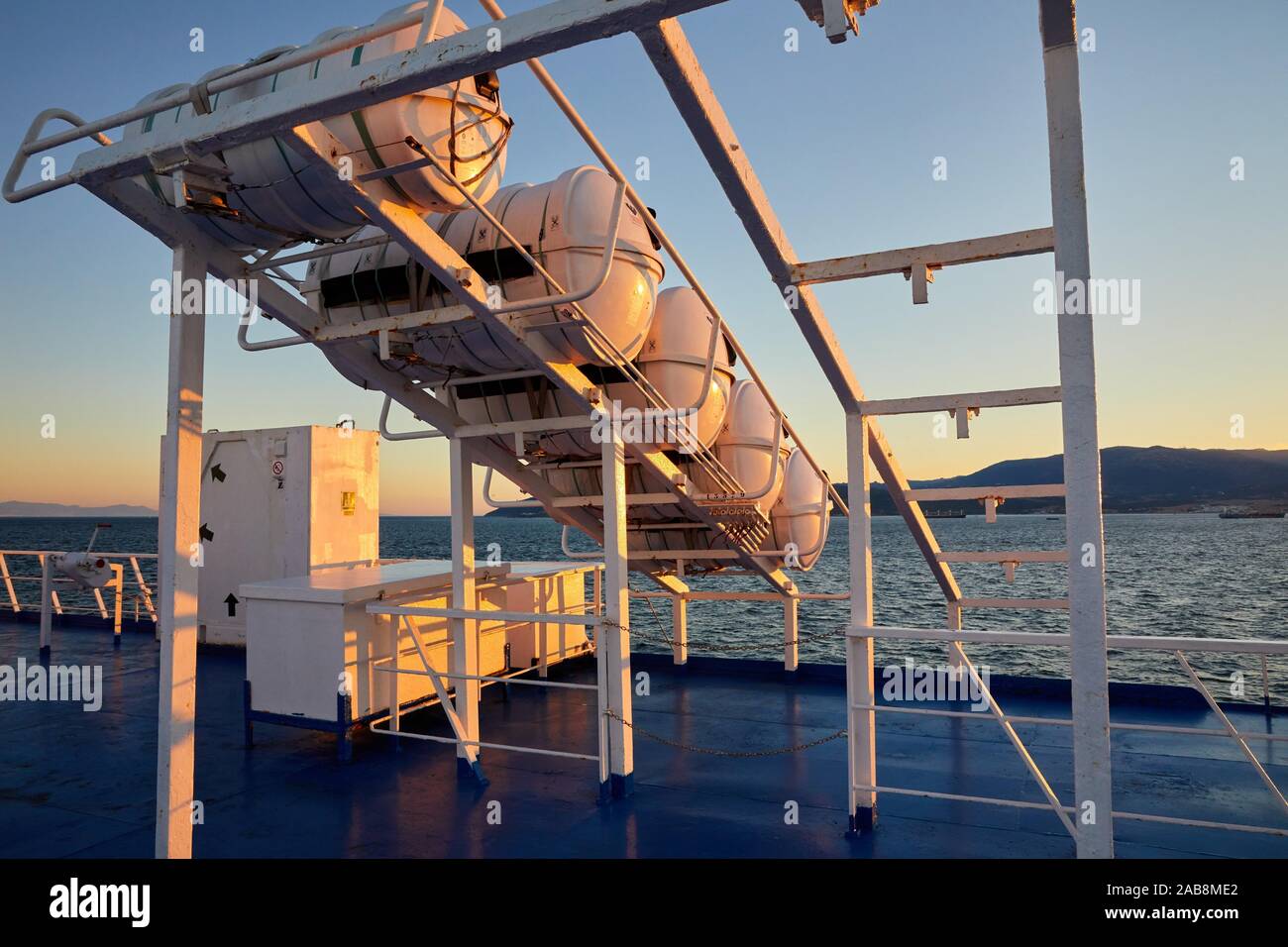 Überfahrt mit der Fähre die Straße von Gibraltar von Marokko nach Spanien, Afrika, Europa