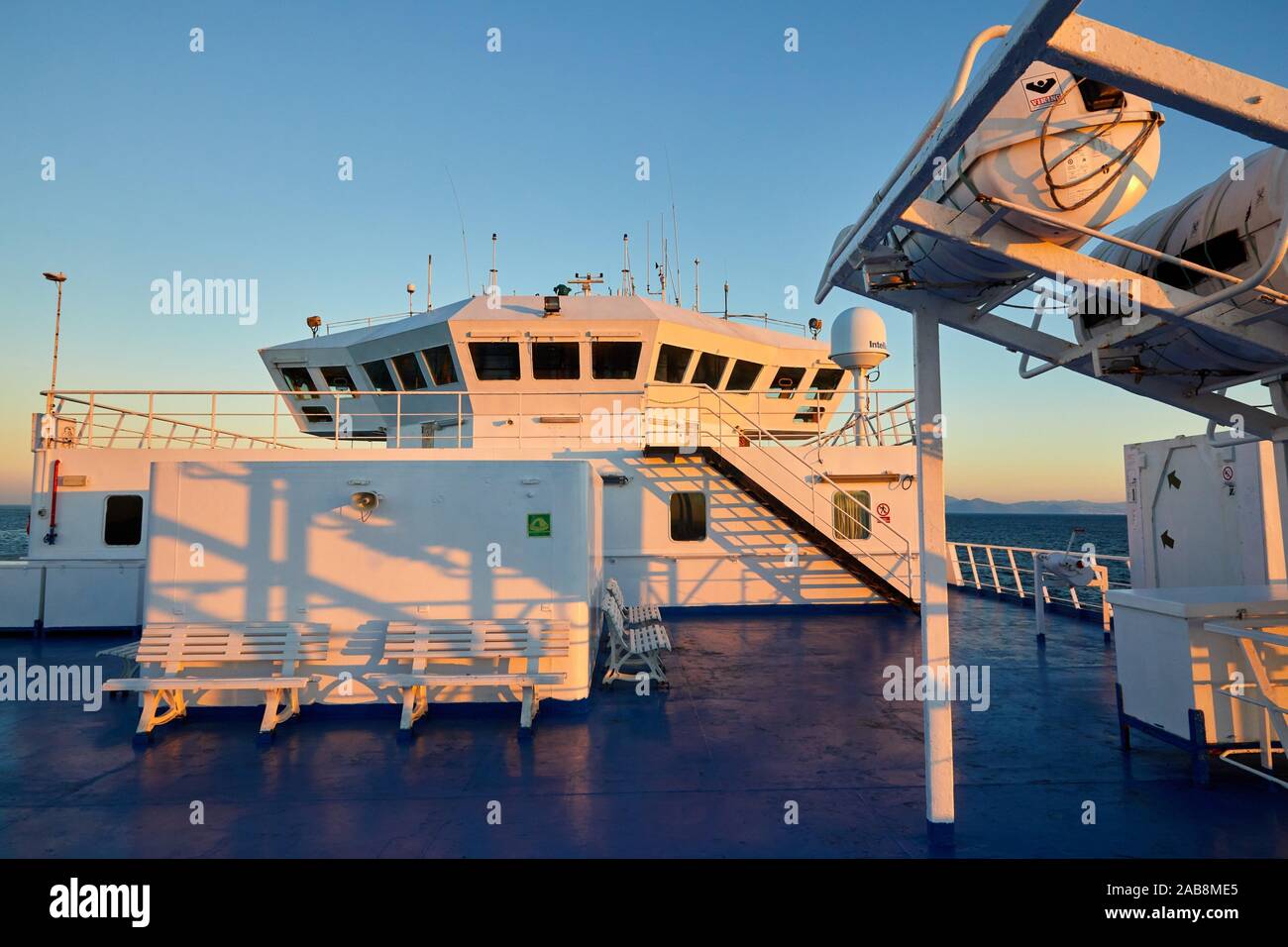 Überfahrt mit der Fähre die Straße von Gibraltar von Marokko nach Spanien, Afrika, Europa