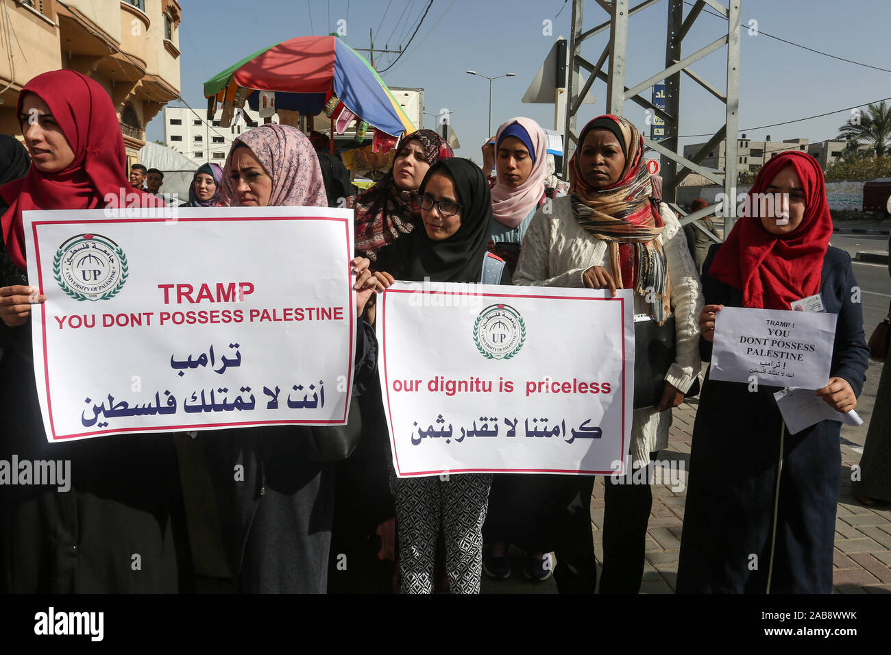 Palästinensische Demonstration gegen die Politik der USA auf den israelischen Siedlungen in den palästinensischen Gebieten, im Gazastreifen, am 26.November 2019. Stockfoto