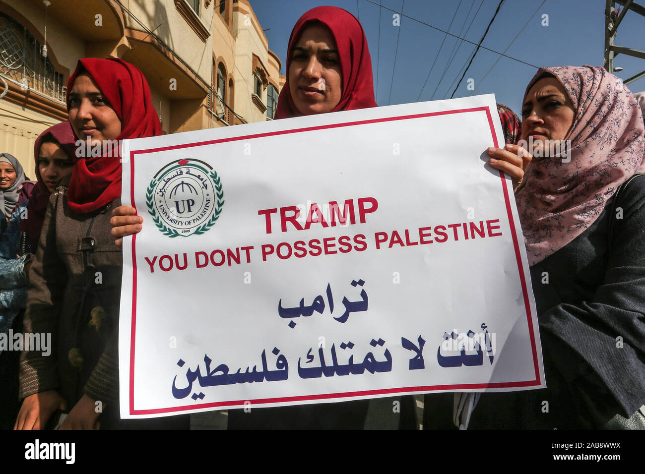 Palästinensische Demonstration gegen die Politik der USA auf den israelischen Siedlungen in den palästinensischen Gebieten, im Gazastreifen, am 26.November 2019. Stockfoto