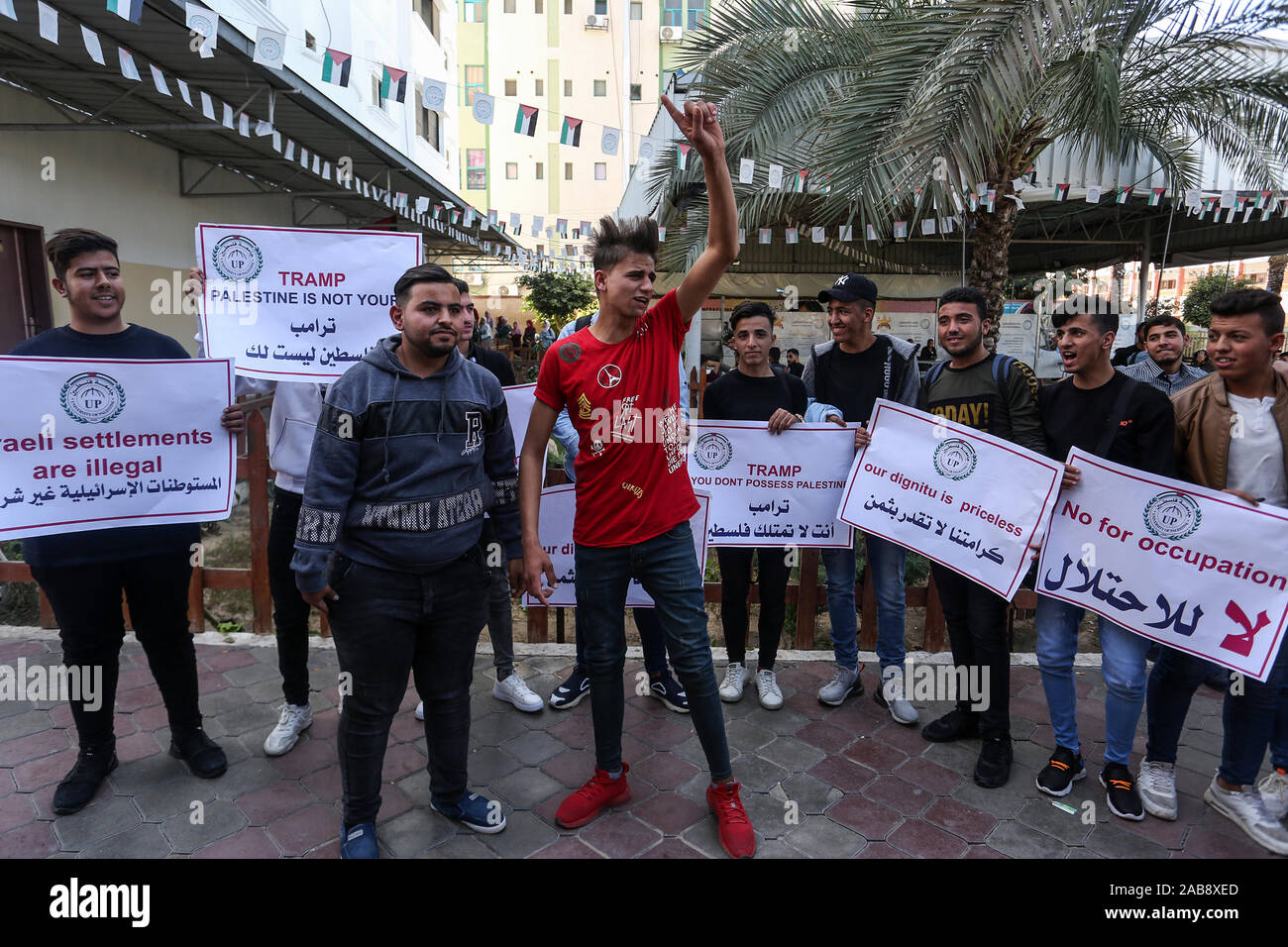 Palästinensische Demonstration gegen die Politik der USA auf den israelischen Siedlungen in den palästinensischen Gebieten, im Gazastreifen, am 26.November 2019. Stockfoto