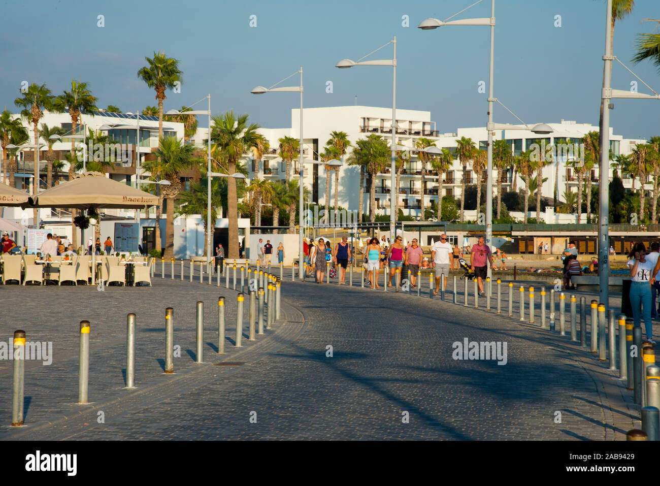 Poseidonos Avenue, entlang der Strandpromenade in Paphos, Zypern Stockfoto