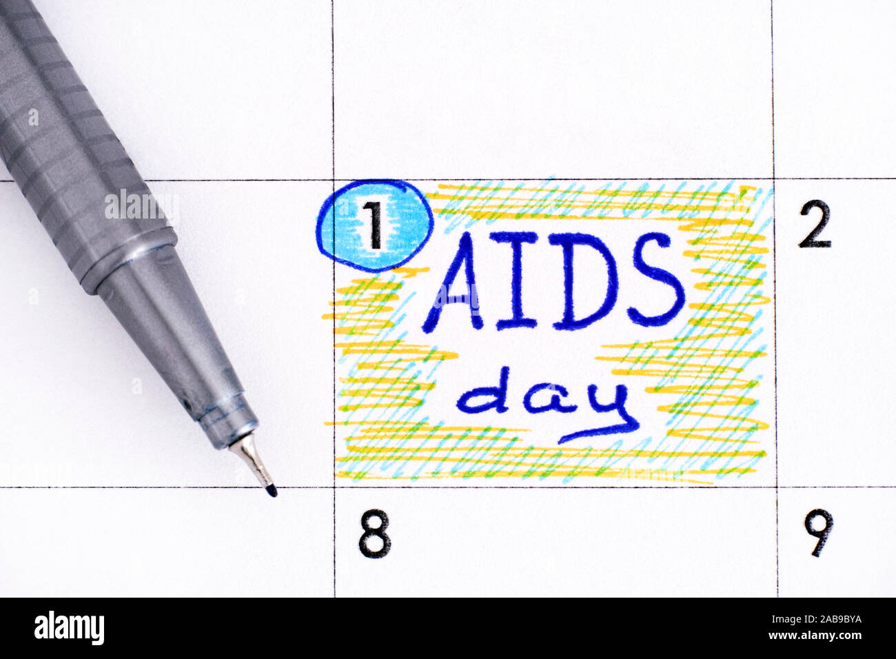 Erinnerung-AIDS-Tag im Kalender mit blauen Stift. Dezember 01. Stockfoto