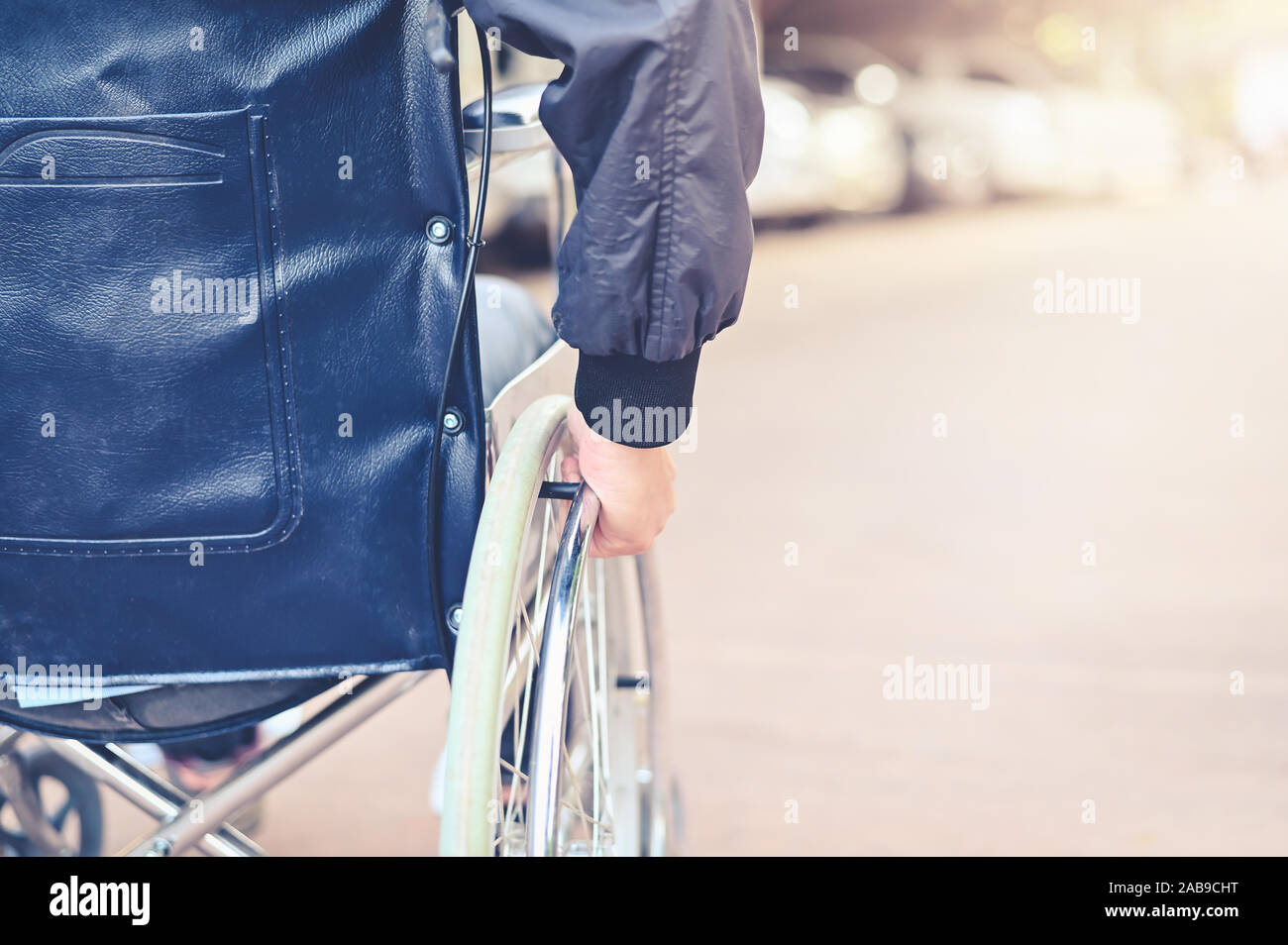 Close Up. Behinderte Menschen im Rollstuhl Parkplatz Stockfoto