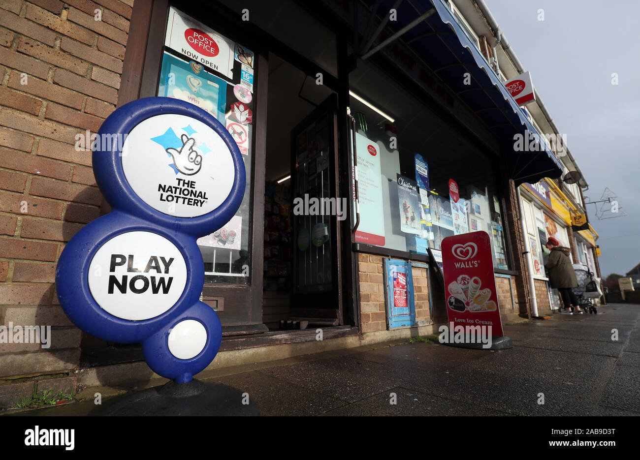 East Beach Post und Candy Store in Selsey, West Sussex, wo Steve Thomson seine gewinnende Euro Millions Lottery Ticket gekauft. Stockfoto