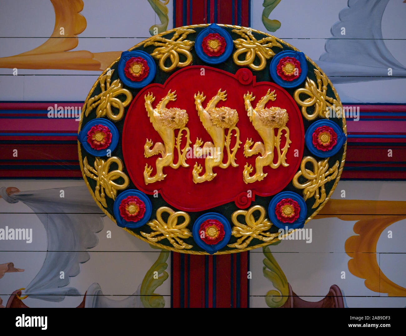 Royal Motiv auf Decke mit bunten Löwen, Interieur des Palace, Stirling Castle, Schottland, Großbritannien Stockfoto