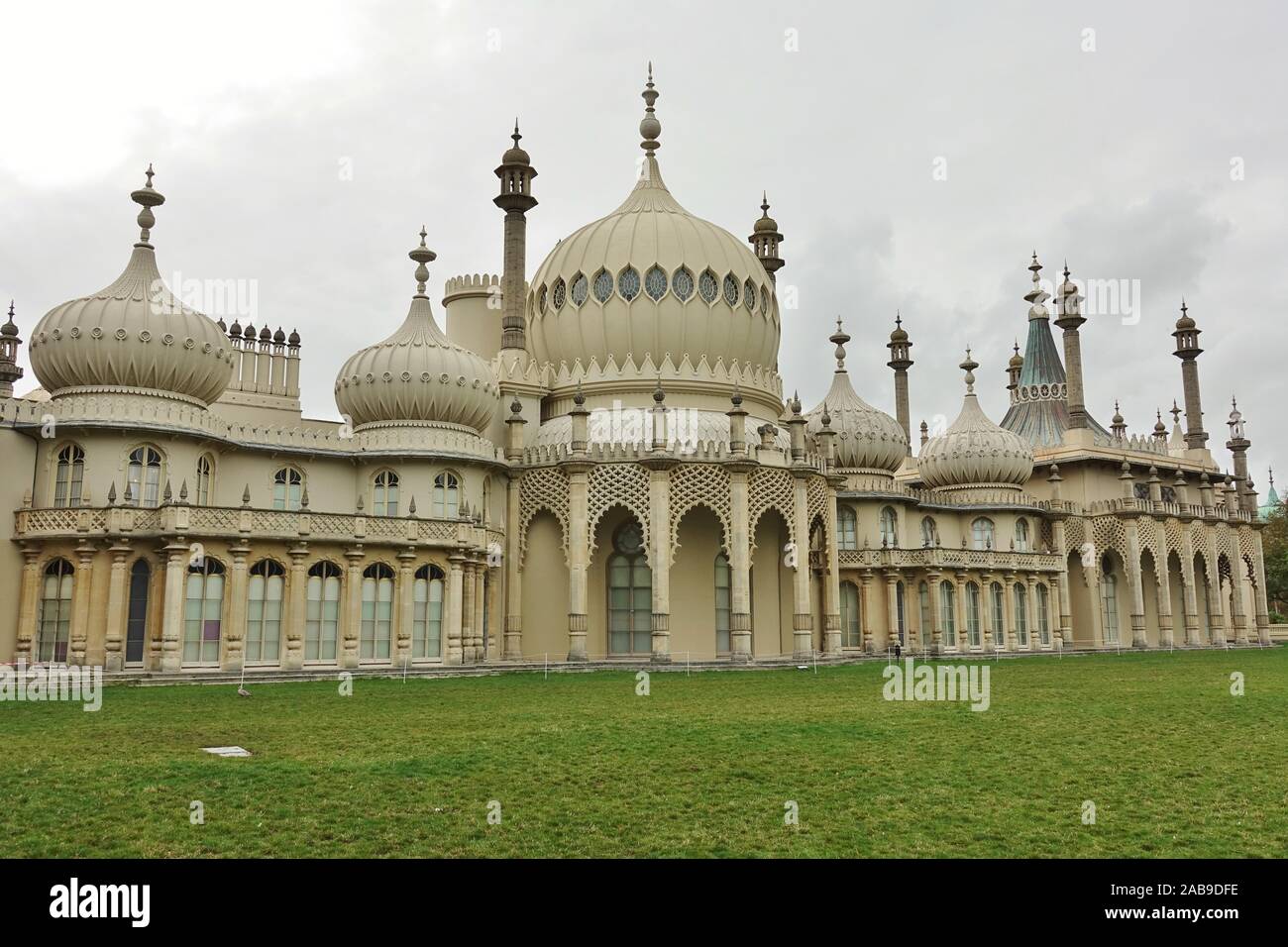 BRIGHTON, GROSSBRITANNIEN-28 Sep 2019 - Blick auf das Wahrzeichen Royal Pavilion im indo-sarazenischen Stil in Brighton, England gebaut. Stockfoto