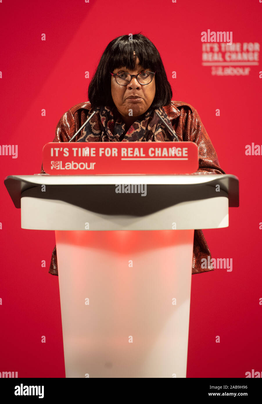 Shadow Home Secretary Diane Abbott an der Produkteinführung der Labour Party, Rasse und Glauben Manifest an der Bernie Grant Arts Center, nördlich von London. Stockfoto