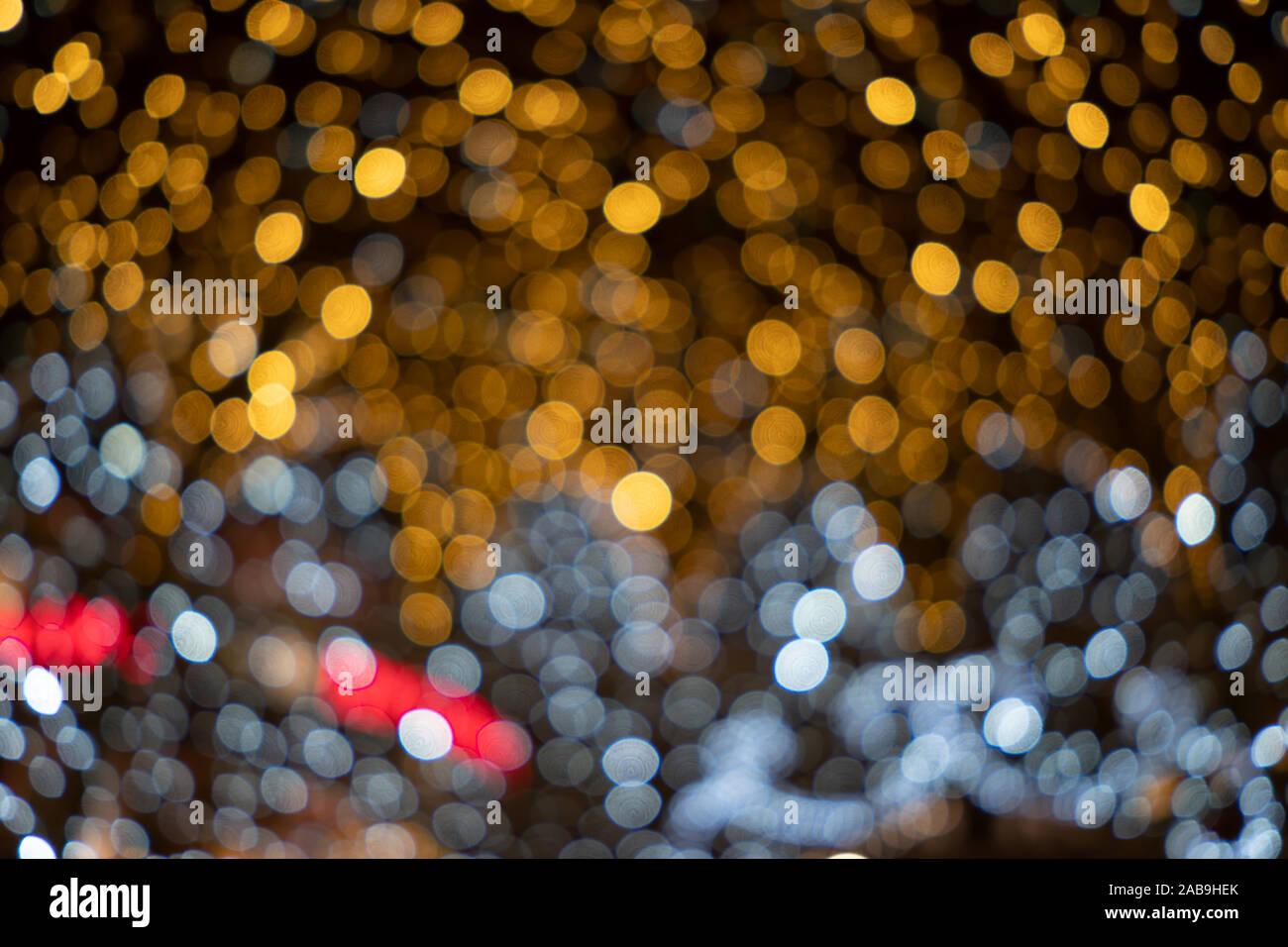 Weihnachten Helle unscharfe bokeh Lichter auf den Straßen der Stadt als abstrakt Hintergrund Stockfoto