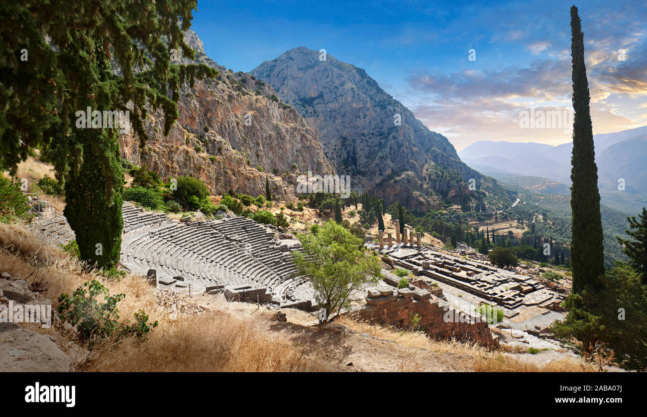 Antikes theater von delphi Fotos und Bildmaterial in hoher Auflösung Alamy