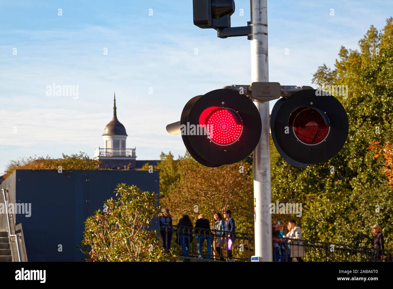 Zug Signal blinkt rot, Stop, Warnung, Sicherheit, New Orleans, LA, USA, Herbst; horizontal Stockfoto