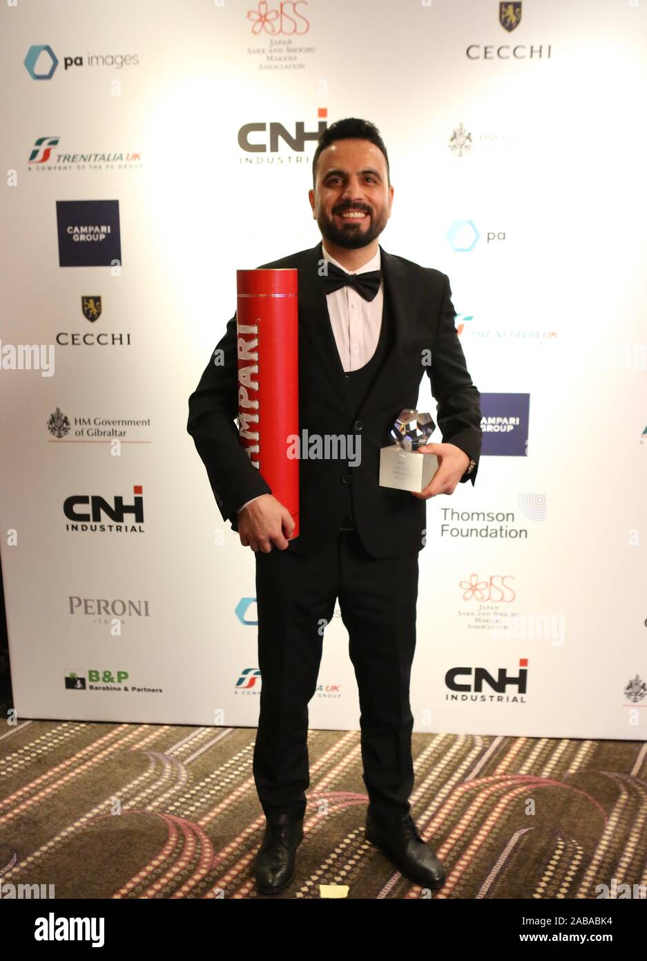 FPA Media Awards 2019. Bekannt als die Oscars des Journalismus die jährliche Foreign Press Association Media Awards zu den renommiertesten Preisverleihungen in der Welt sind. widmet der Exzellenz in Journalismus, die FDA Media Awards eine einzigartige Gelegenheit für Journalisten gefeiert und durch ihre internationalen Kollegen anerkannt werden. Britische und internationale Einträge aus allen wichtigen Sendern der Welt willkommen sind. Zeitung, digital Nachrichten und Magazine. Gäste haben den ehemaligen Premierminister von Italien, Königin Rania Al Abdullah von Jordanien, seine Königliche Hoheit der Prinz von Wales inbegriffen Stockfoto
