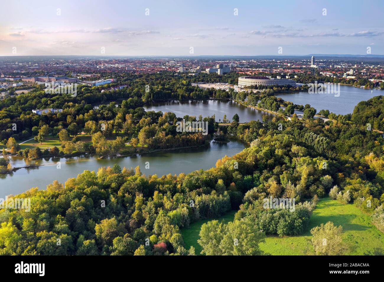 Blick vom Hügel zu Silberbuck Silbersee See und großen und kleinen Dutzendteich Teich, NSDAP-Parteitag Grundstück mit Kongresshalle, Nürnberg Stockfoto