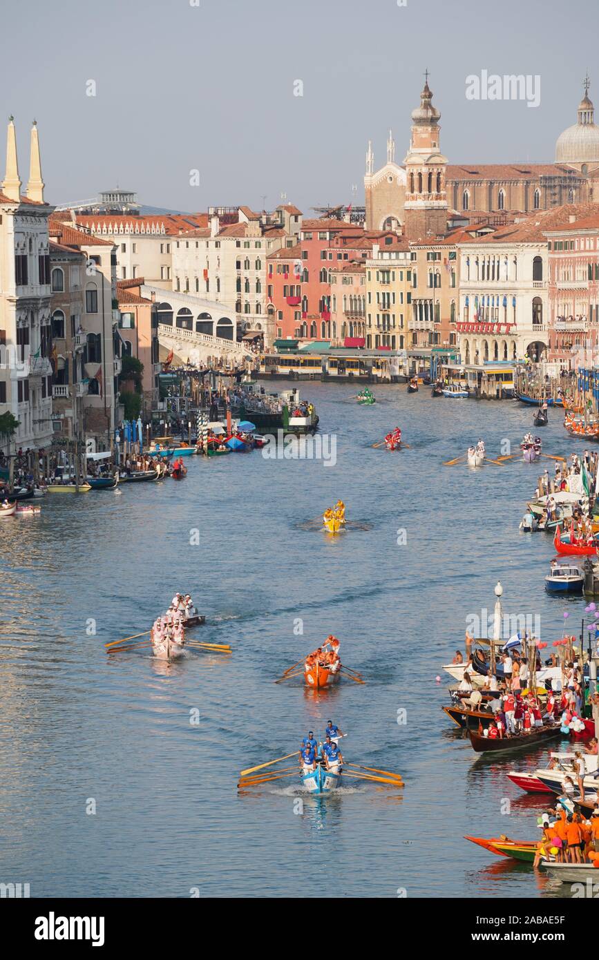 Das Caorline regatta während der Regata Storica am Grand Canal in Venedig, Italien, Europa. Stockfoto