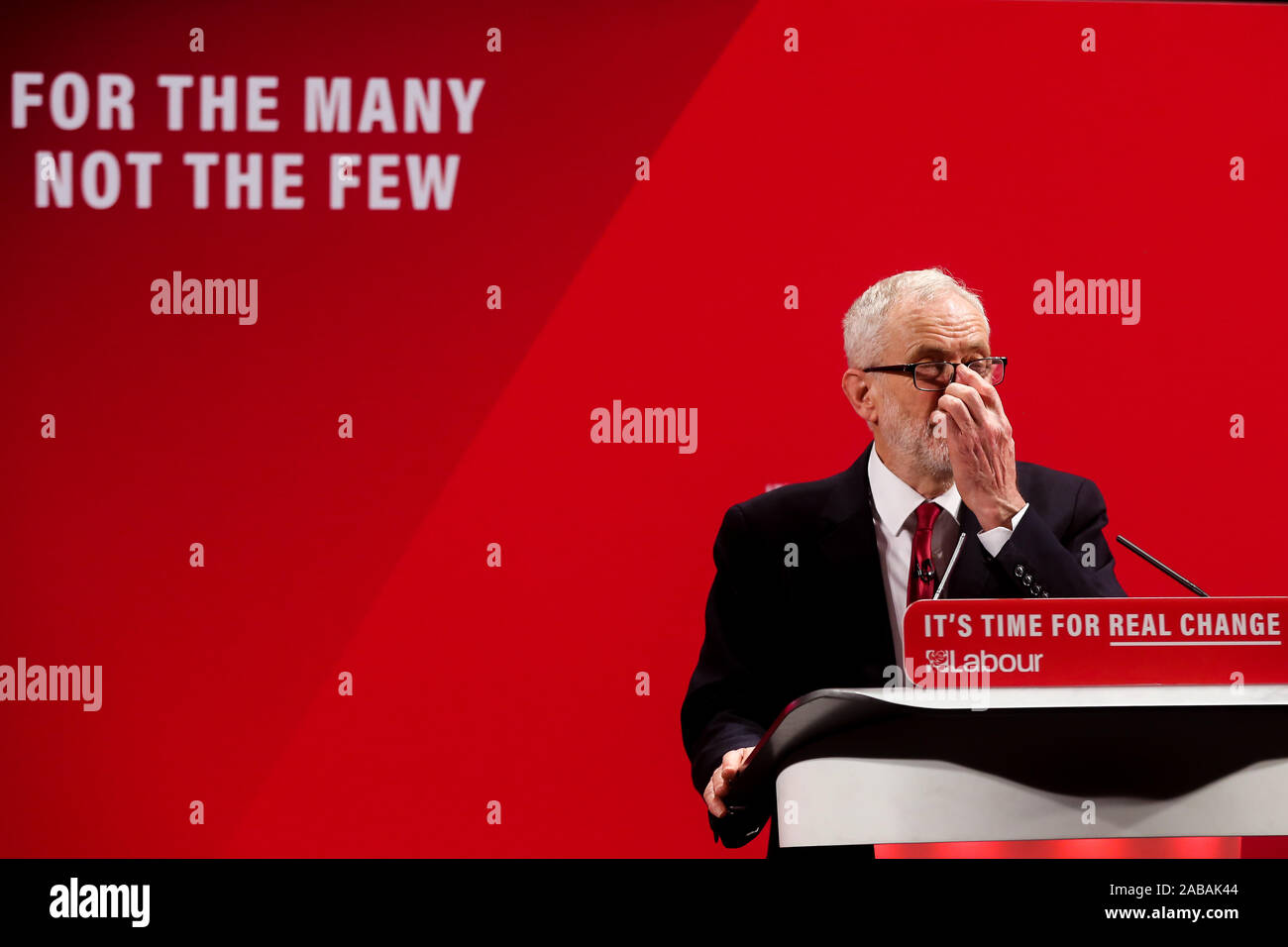 Führer der Labour Party, Jeremy Corbyn Sprechen während der Start der Rennen der Labour Party und Glauben Manifest an der Bernie Grant Arts Center, Tottenham. Die Briten gehen zu den Abstimmungen am 12. Dezember in einer allgemeinen Wahl. Stockfoto